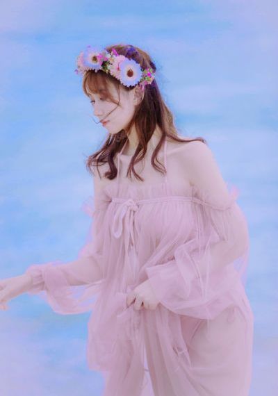 年轻的女大学生