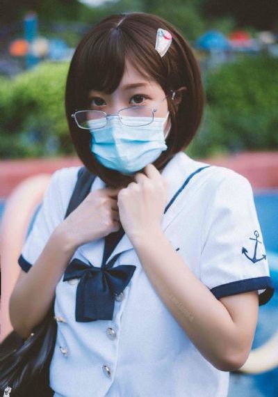 双胞胎姐妹的蔑视